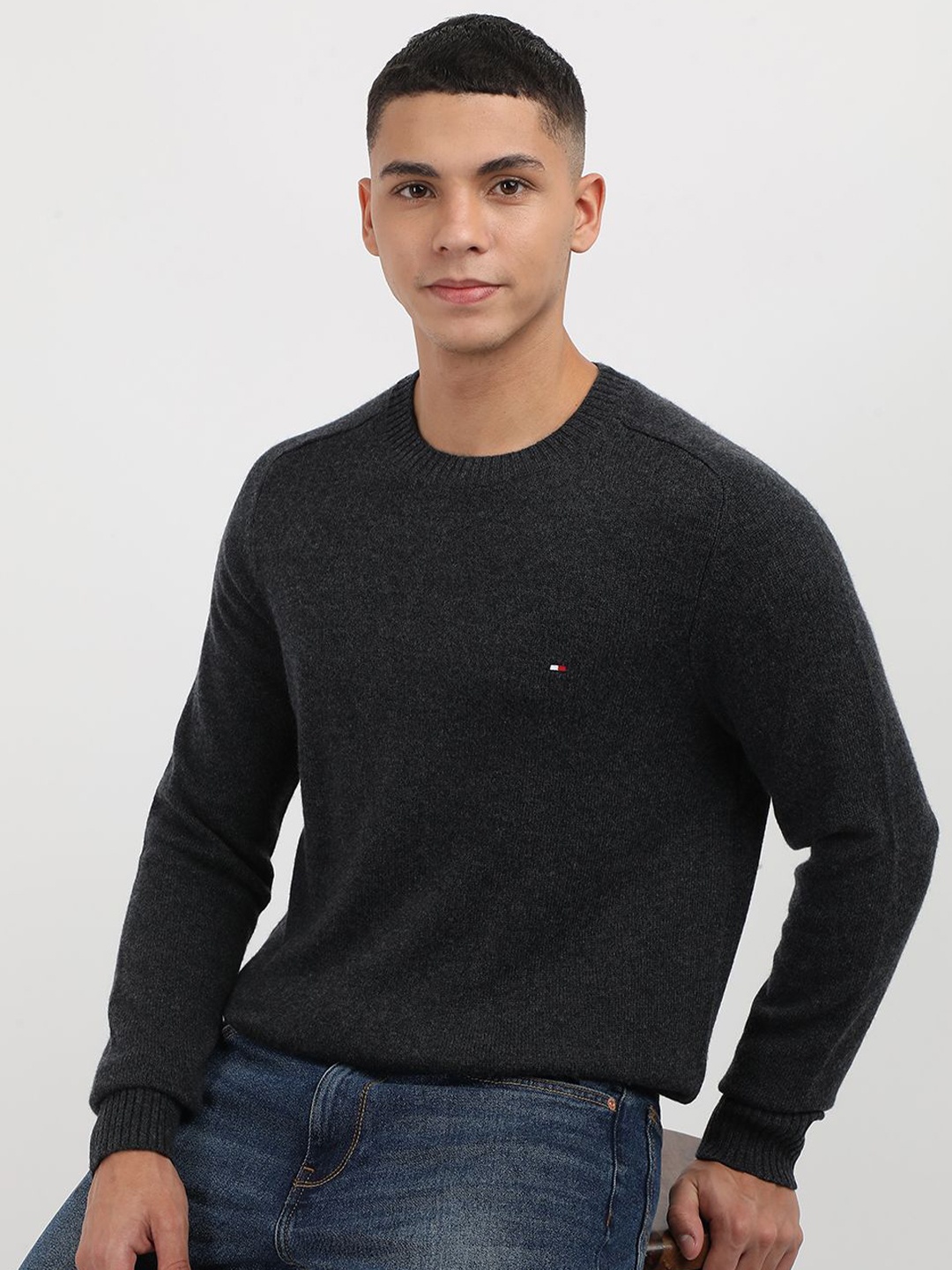 

Tommy Hilfiger Men Round Neck Ribbed Pullover, Black