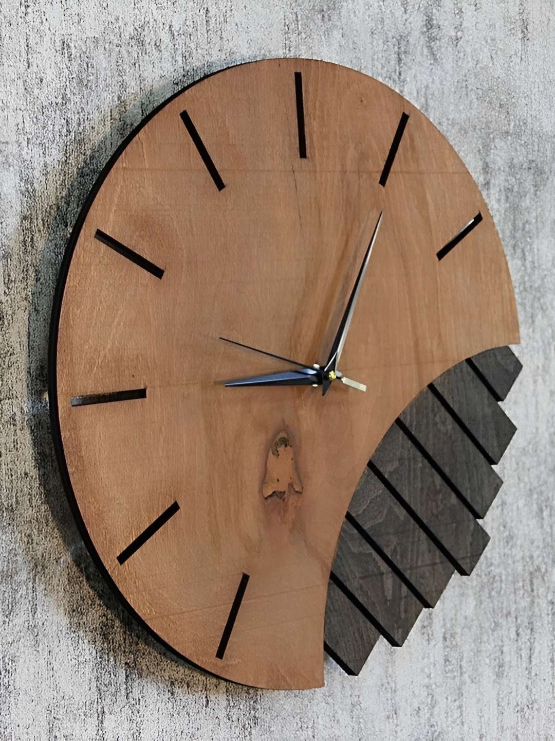 

QEZNEF Black & Brown Round Shaped Contemporary Analogue Wooden Wall Clock