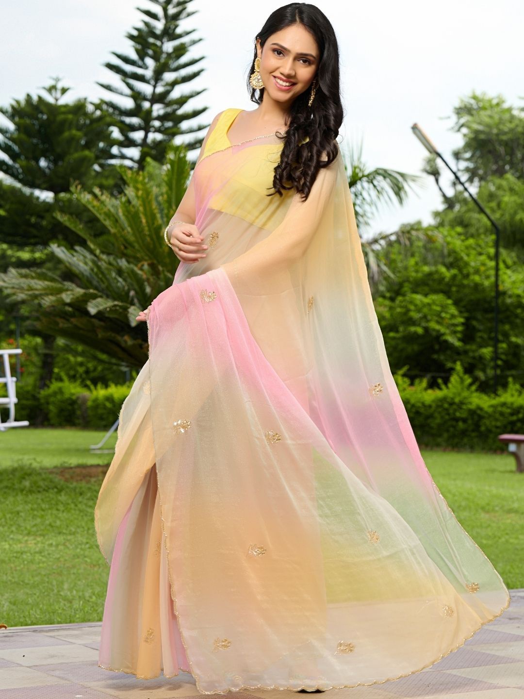 

PRETTY PALLU Tie and Dye Pure Georgette Saree, Yellow
