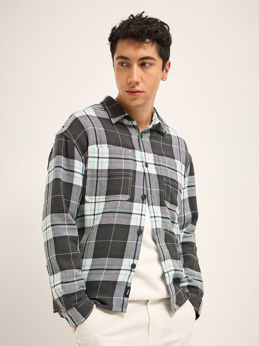 

THE BEAR HOUSE Men Spread Collar Checked Cotton Relaxed Fit Casual Shirt, Black