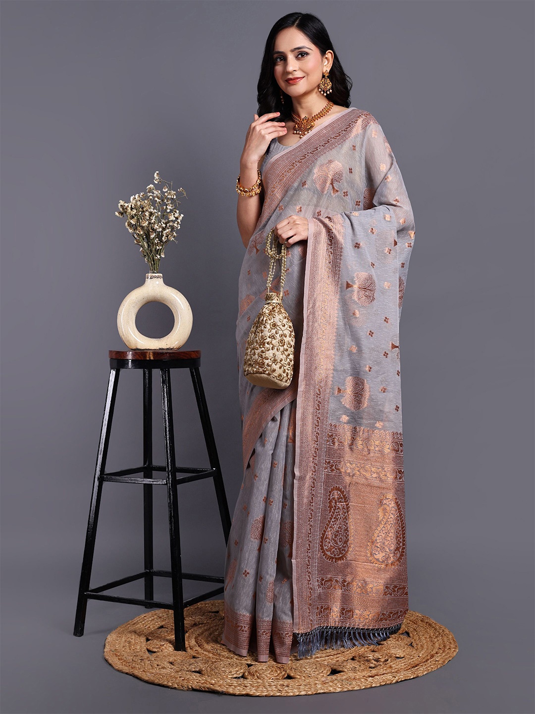 

SWAMI STUDIO Floral Zari Pure Cotton Kanjeevaram Saree, Grey