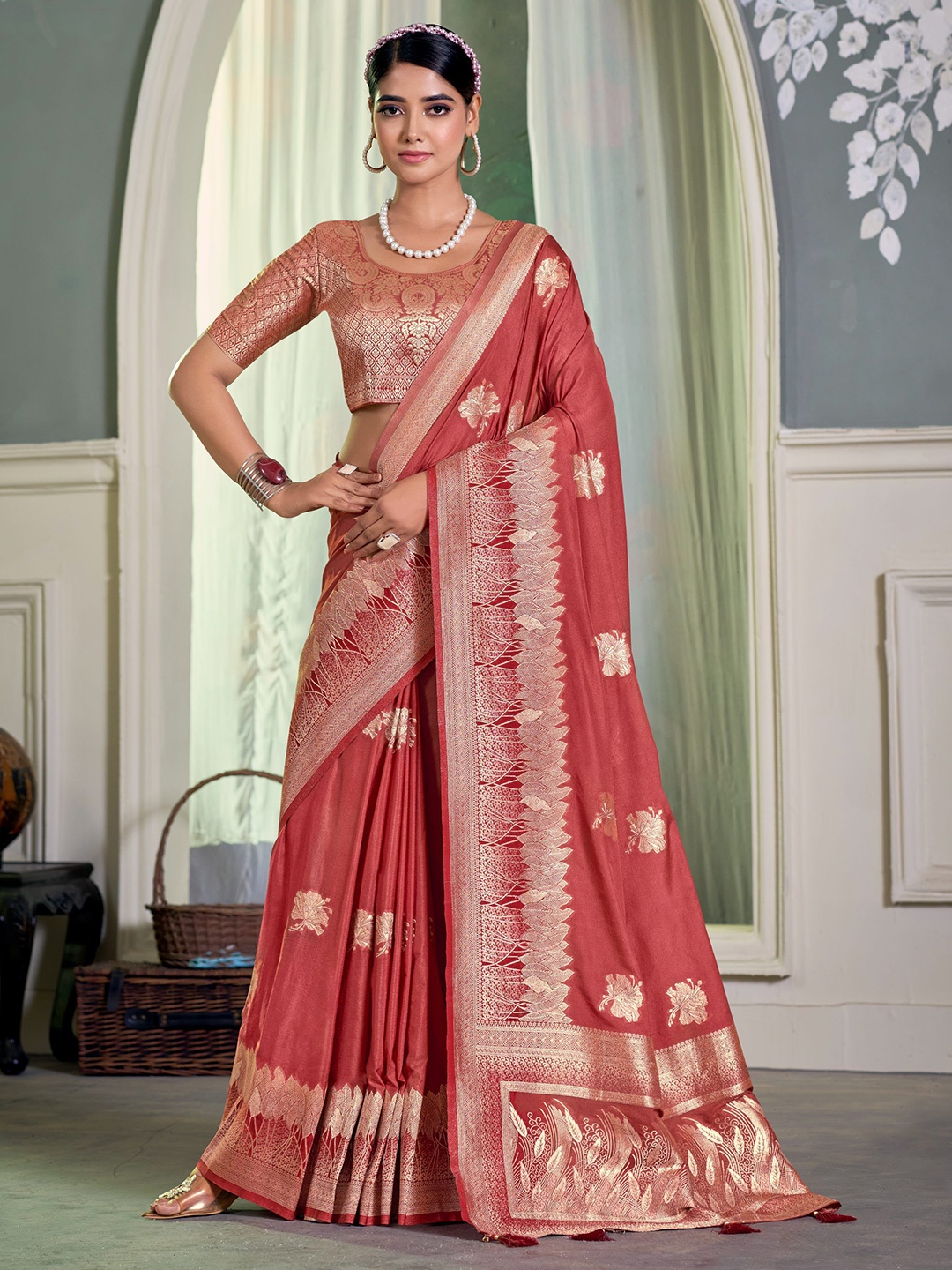 

KAYOMMI Floral Zari Pure Crepe Saree, Rust