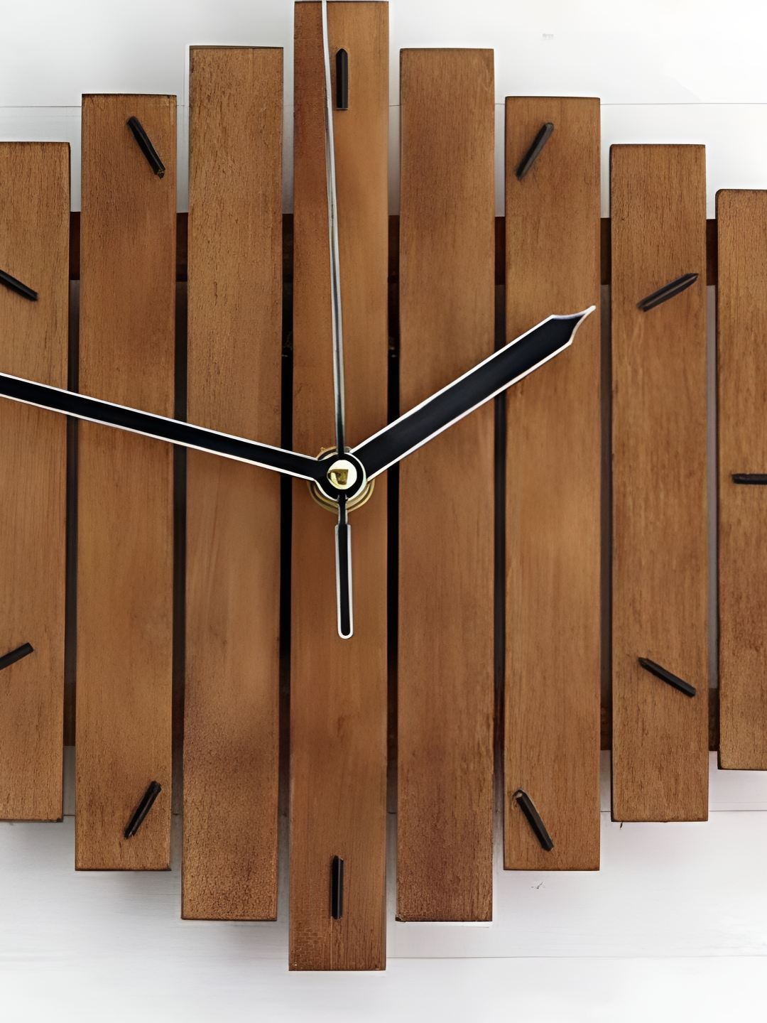 

QEZNEF Brown & Black Textured Contemporary Abstract Shaped Wooden Wall Clock