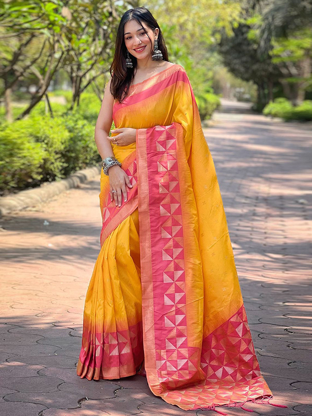 

Panzora Woven Design Zari Banarasi Saree, Yellow