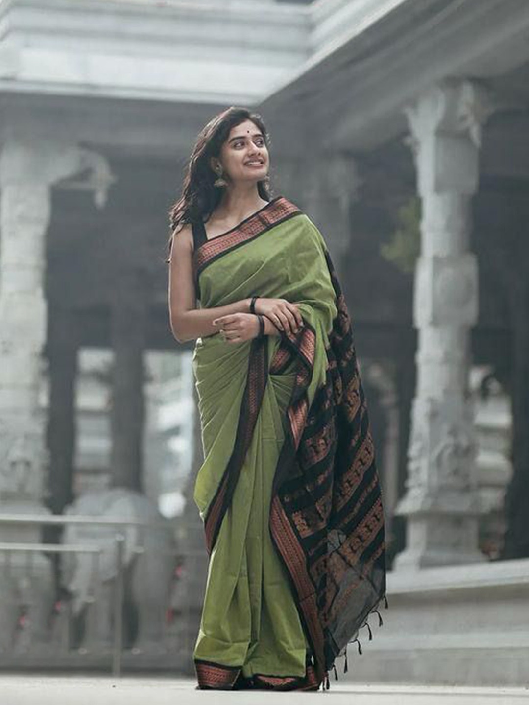 

Kriyansh Woven Design Zari Kanjeevaram Saree, Olive