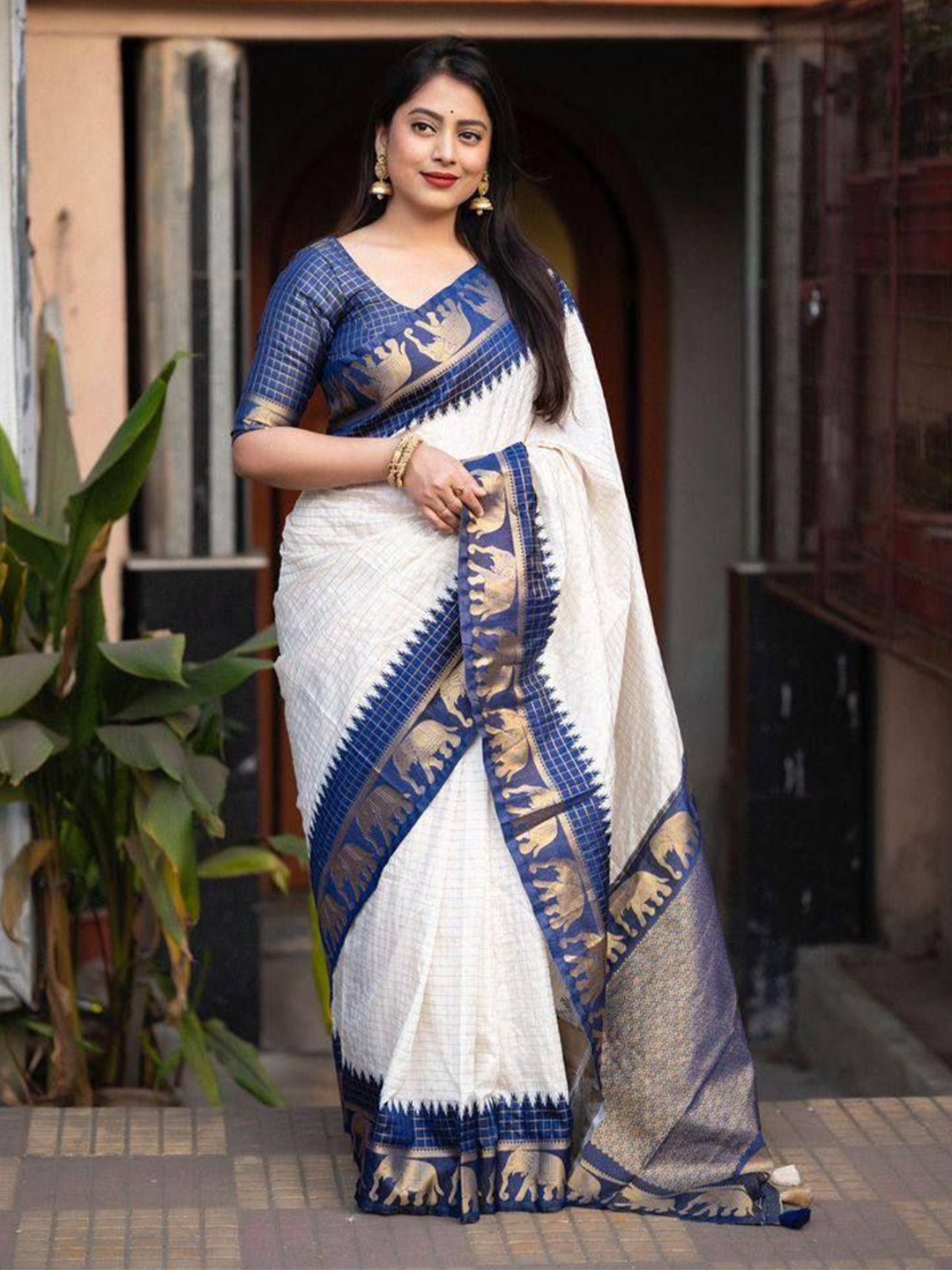 

Aldwych Checked Zari Banarasi Saree, White
