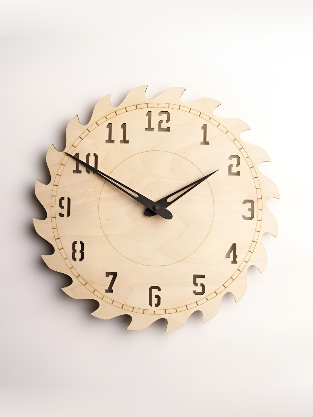 

QEZNEF Beige and Black Textured Round Shaped Wooden Analogue Contemporary Wall Clock