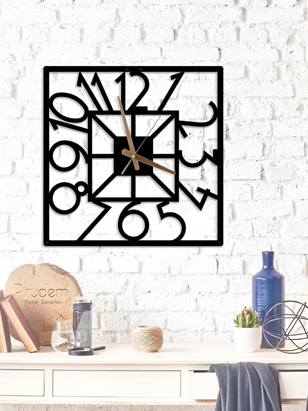 

QEZNEF Black and White Wooden Textured Analogue Contemporary Wall Clock