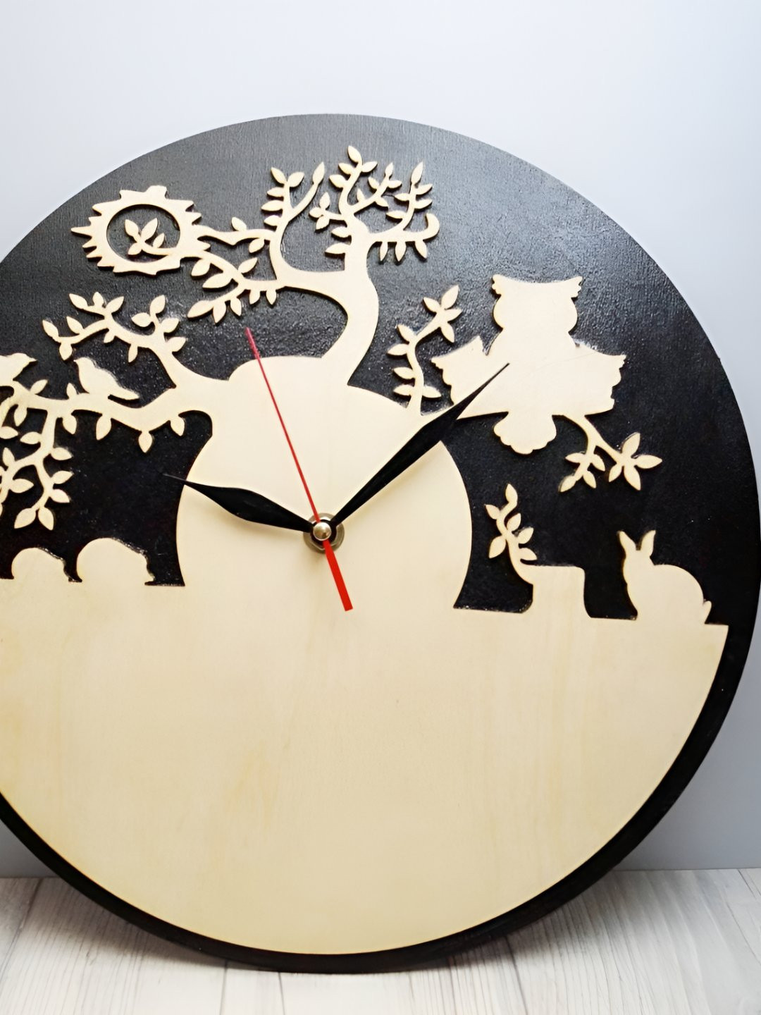 

QEZNEF Beige & Black Printed Contemporary Wooden Round Wall Clock