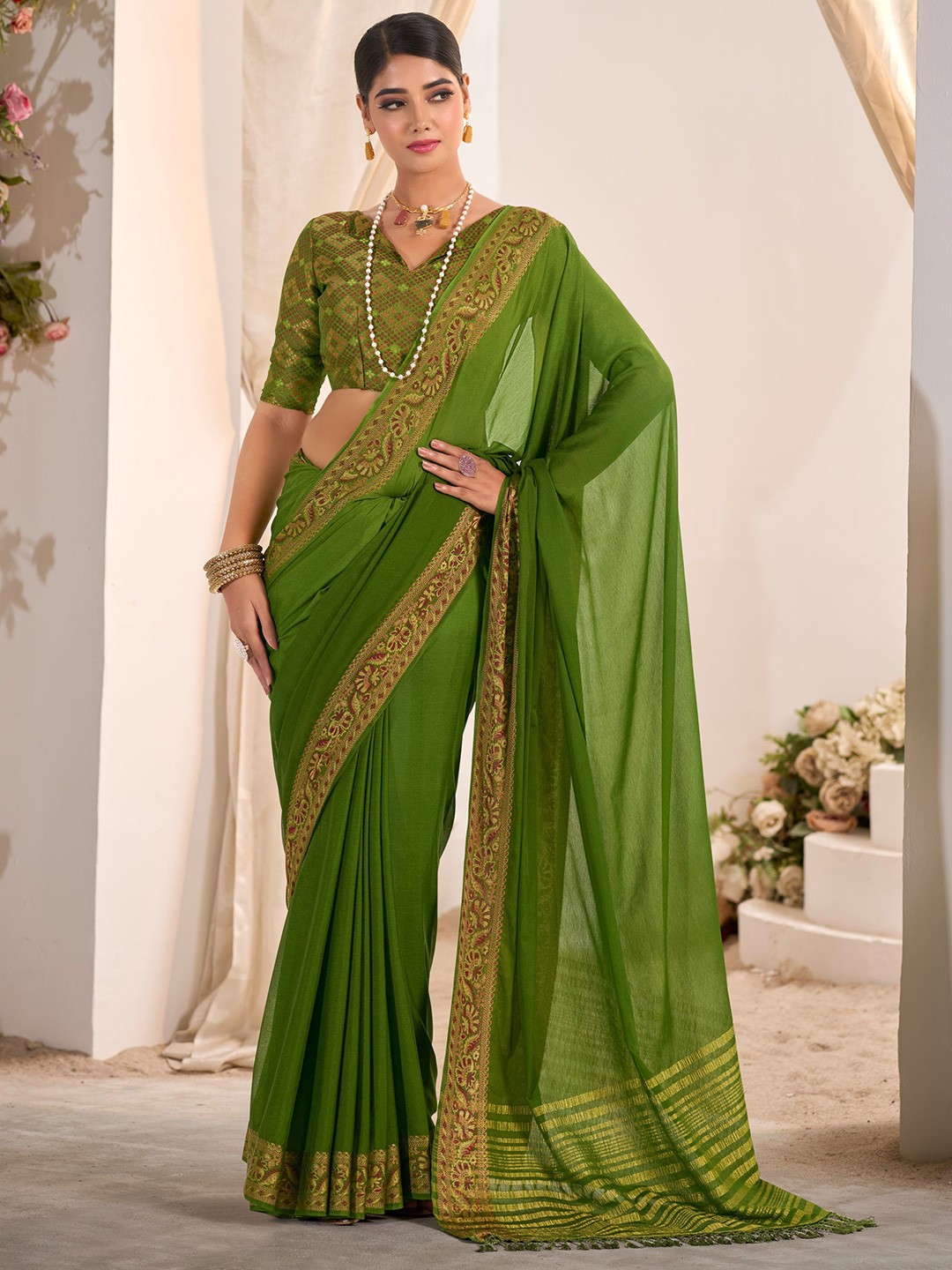 

KAYOMMI Woven Design Zari Saree, Green