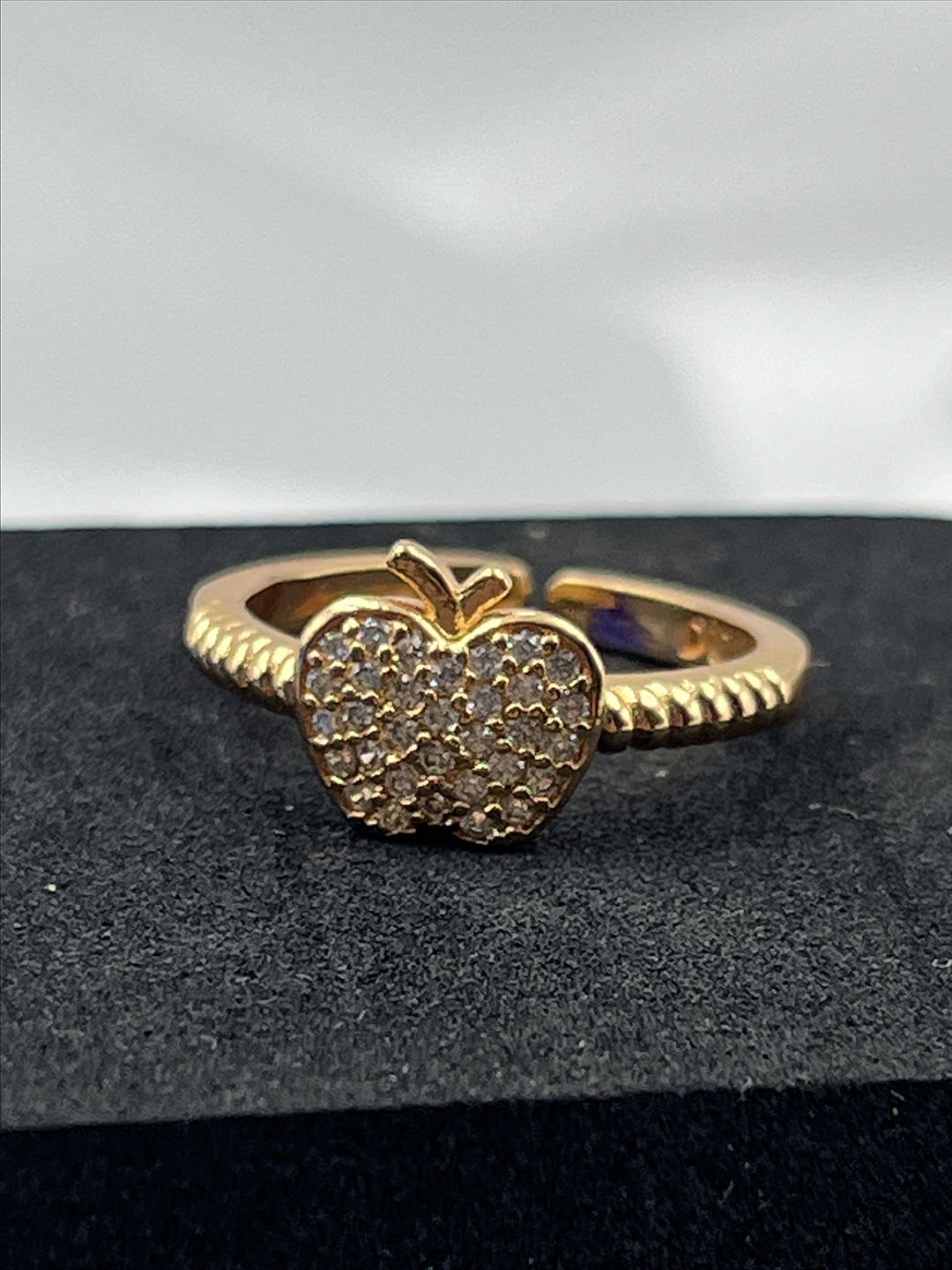 

DRAMATIC EFFECT Rose Gold-Plated Stone-Studded Finger Ring