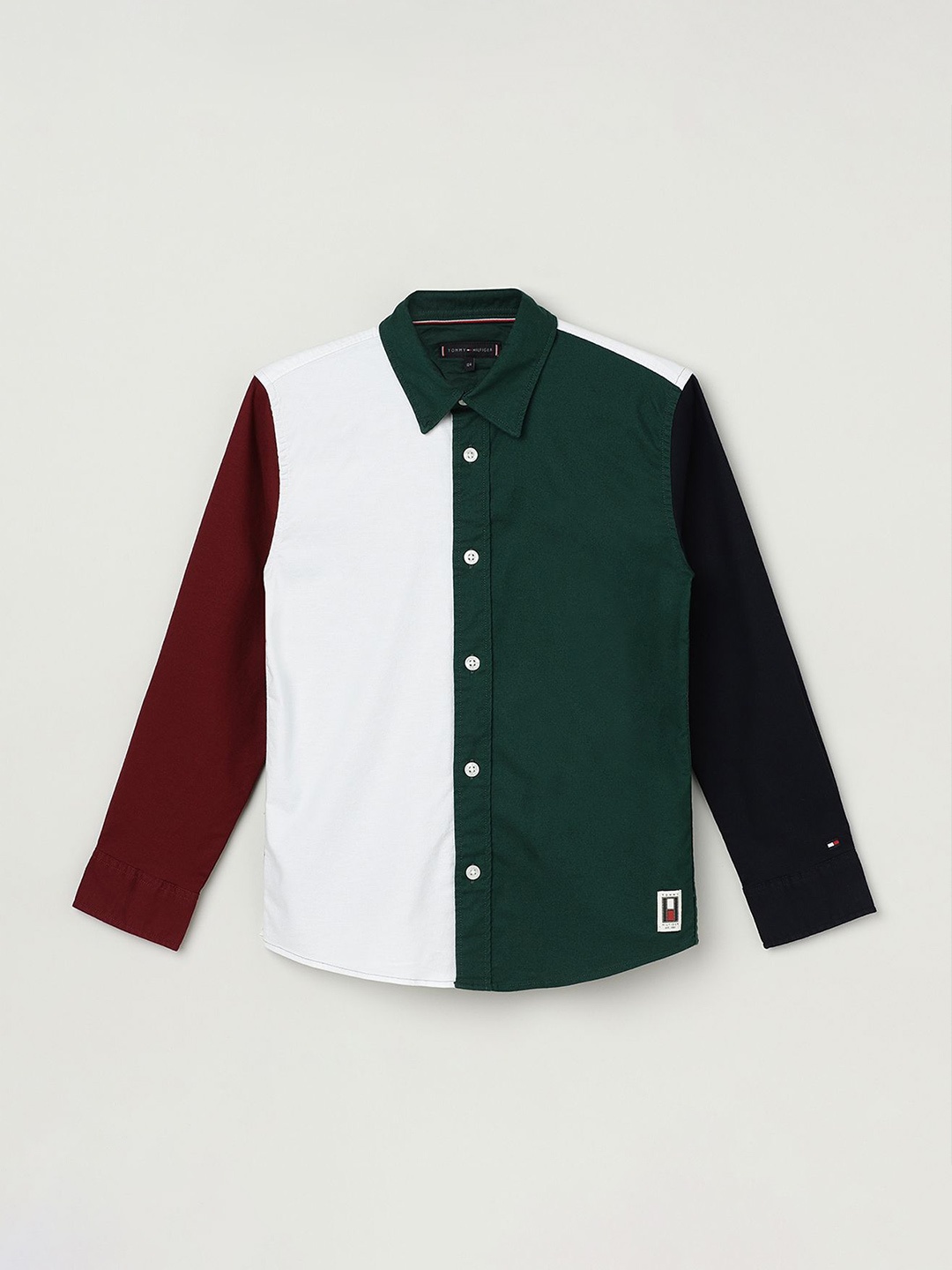 

Tommy Hilfiger Boys Spread Collar Colourblocked Cotton Casual Shirt, Green