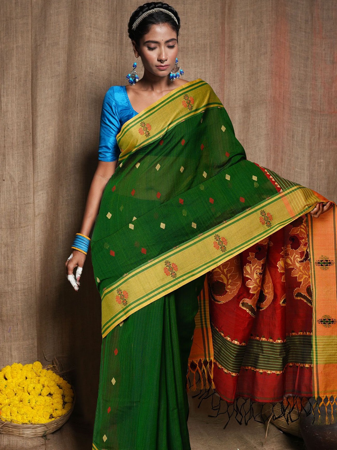 

Unnati Silks Woven Design Zari Silk Cotton Taant Saree, Green