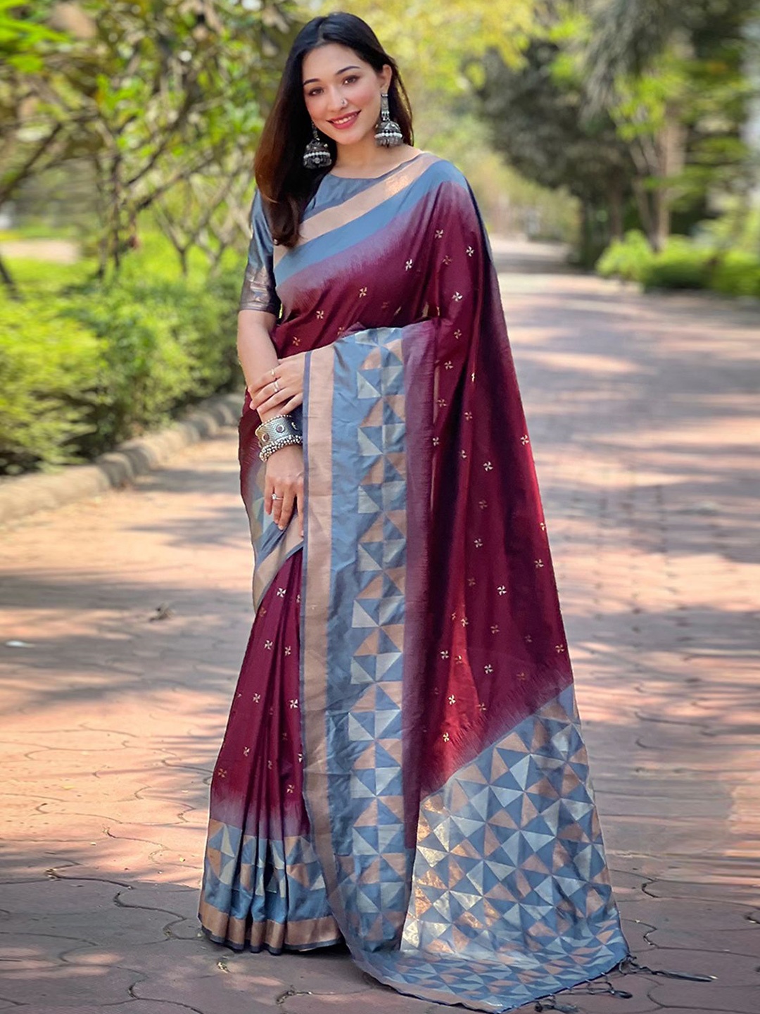 

Panzora Ethnic Motifs Woven Design Zari Banarasi Saree, Maroon
