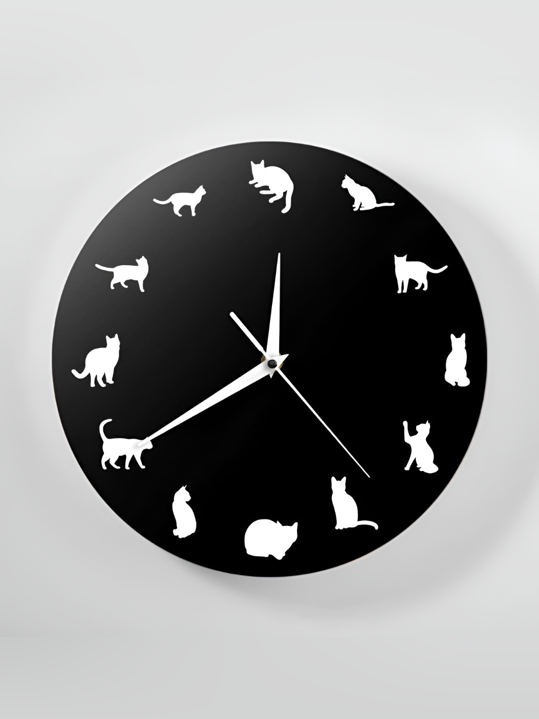 

QEZNEF Black & White Round Shaped Contemporary Analogue Wall Clock