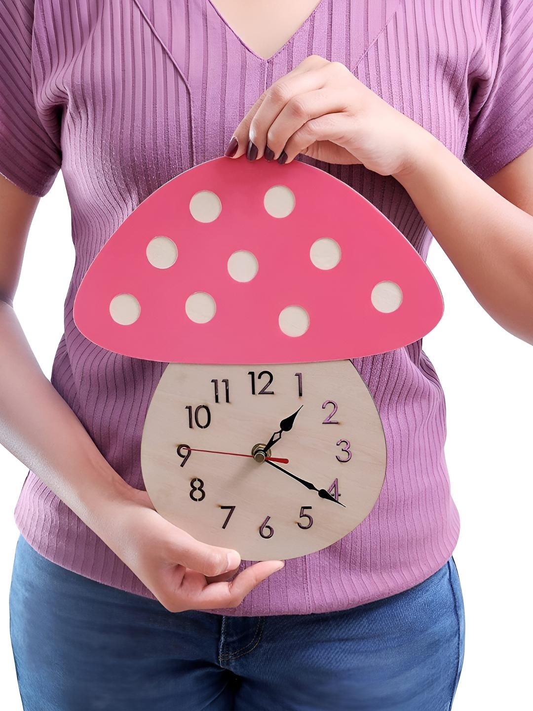 

QEZNEF Pink & Beige Textured Quirky Analogue Wooden Wall Clock Without Glass