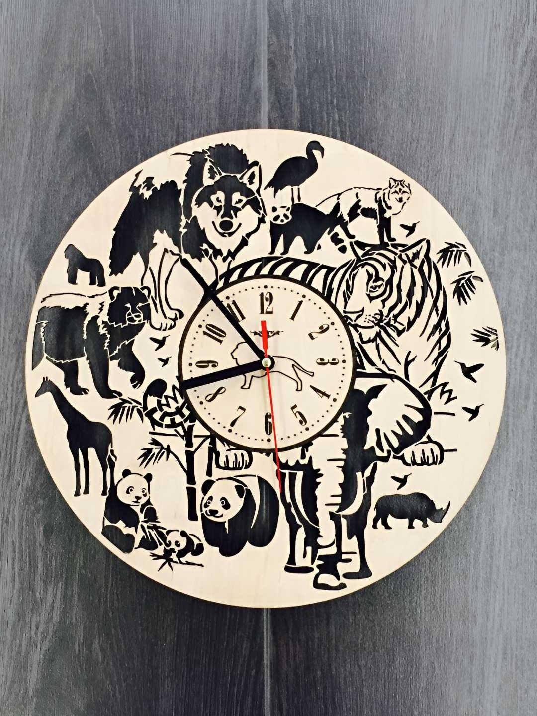 

QEZNEF Beige & Black Printed Contemporary Wooden Analogue Wall Clock