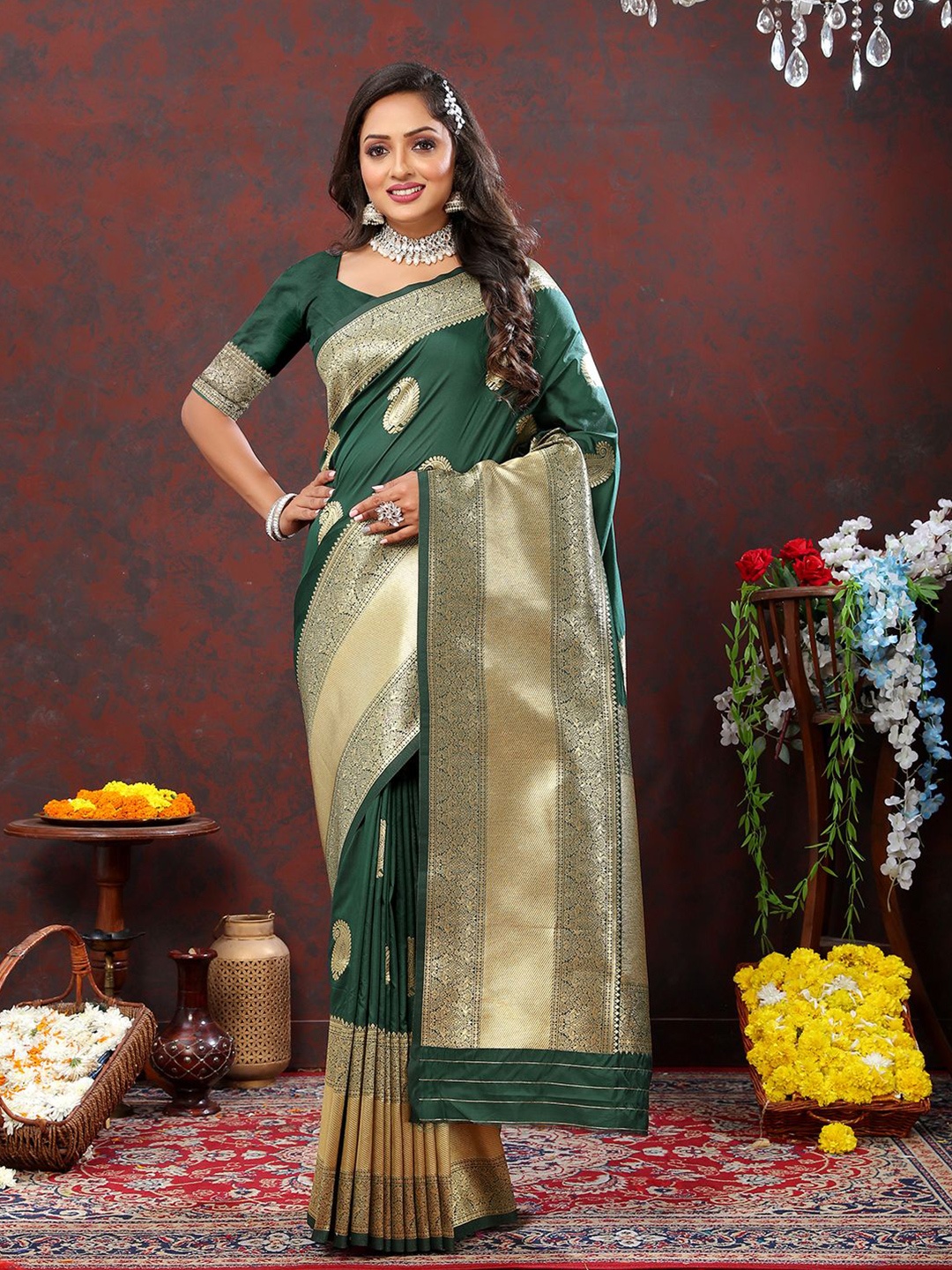 

NIWAA Woven Design Zari Kanjeevaram Saree, Green