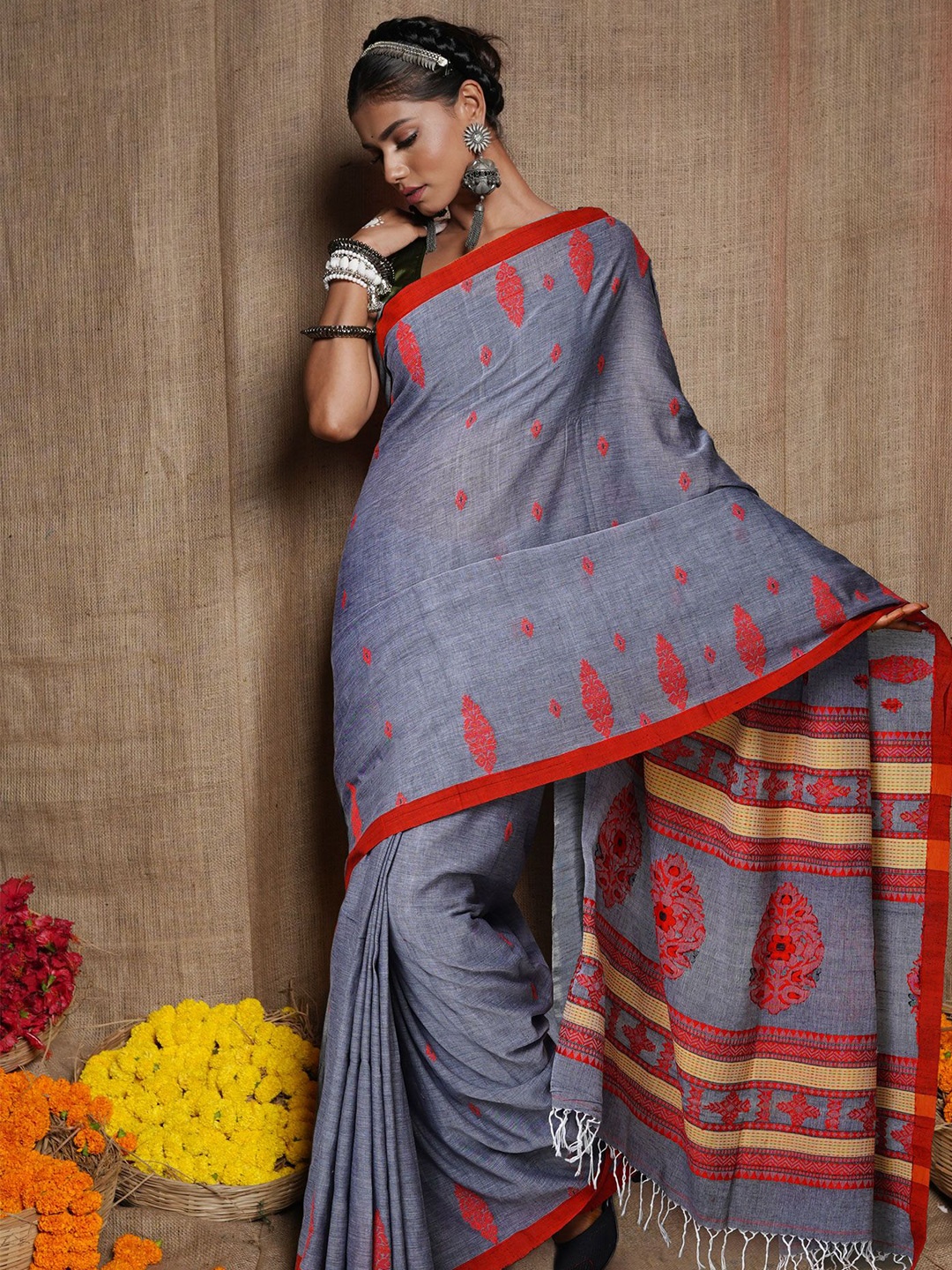 

Unnati Silks Woven Design Taant Saree, Grey