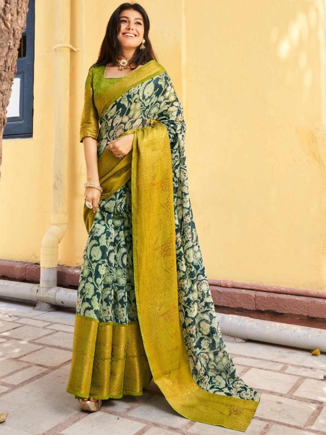 

CHUDIYA Floral Printed Zari Pure Linen Chanderi Saree, Green