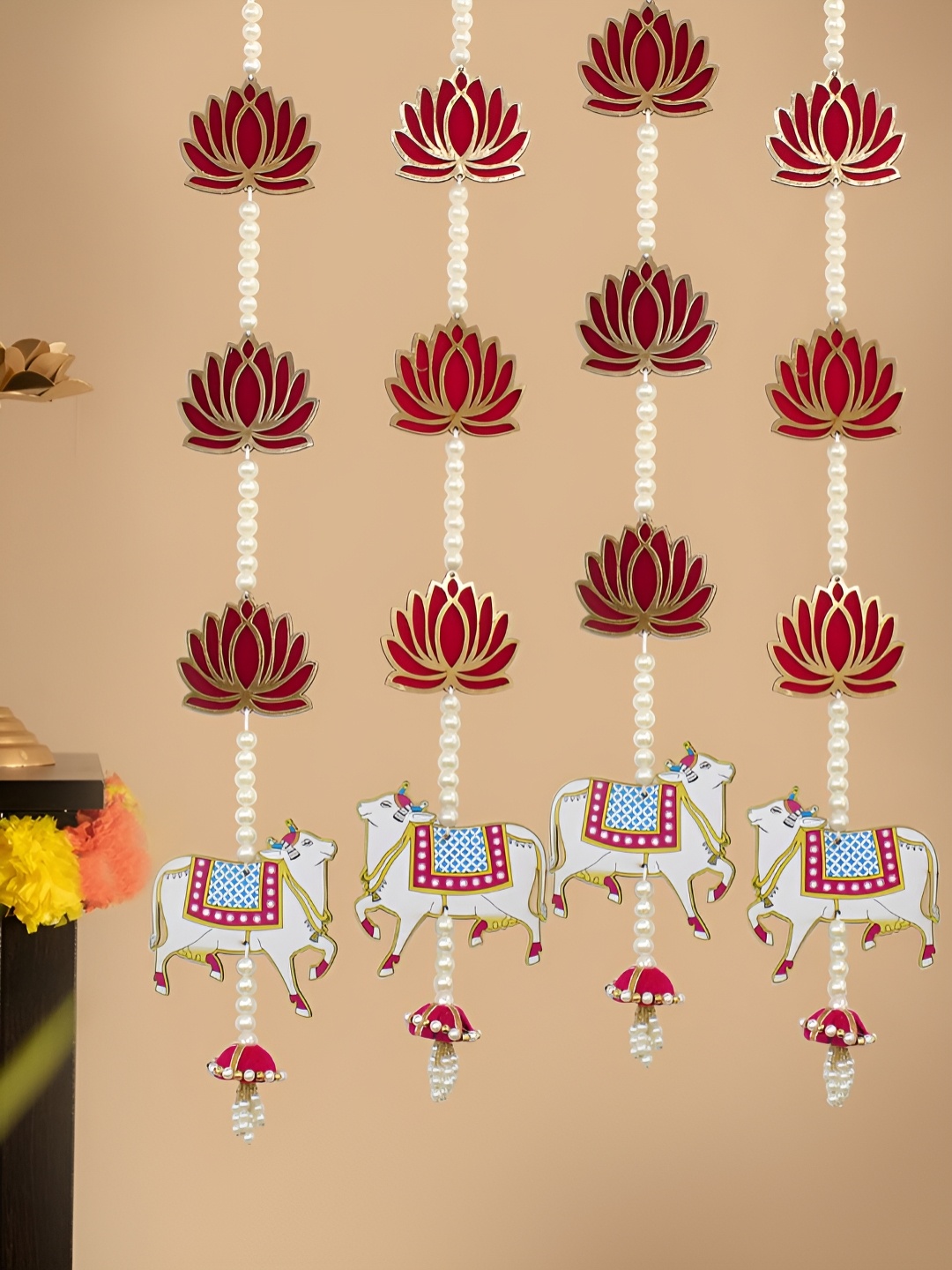 

TIED RIBBONS White & Red Set of 4 Lotus Wall Hangings