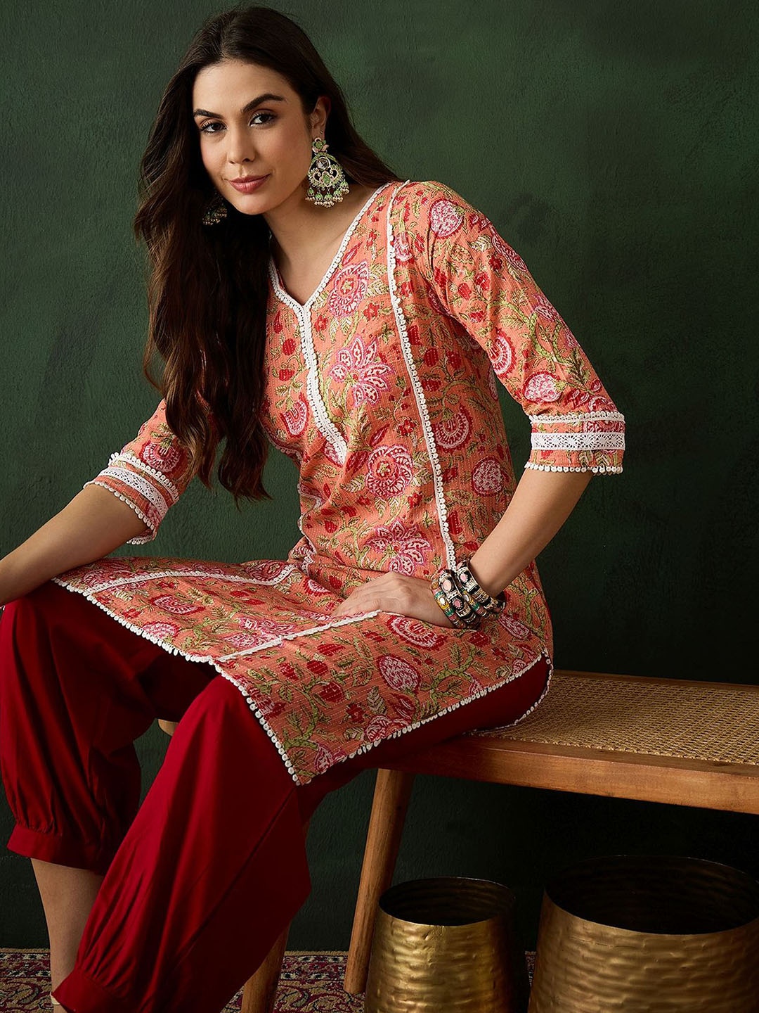 

Sangria Peach-Coloured Floral Printed Thread Work Pure Cotton Straight Kurta & Trousers