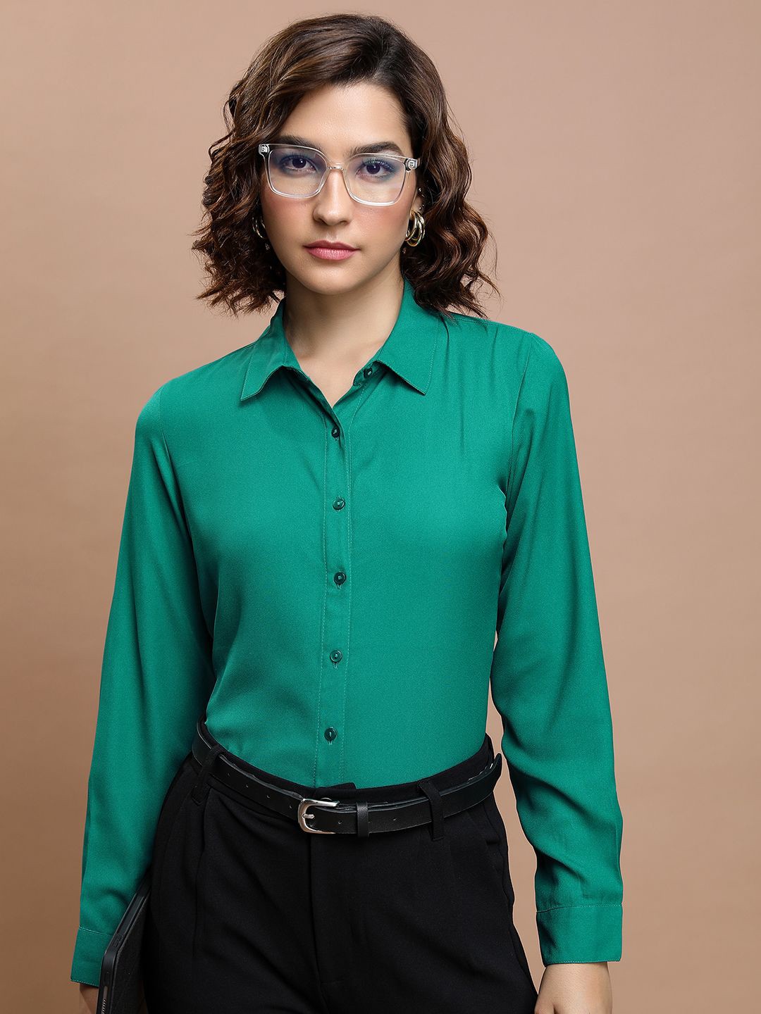 

Tokyo Talkies Women Solid Regular Fit Shirt, Green