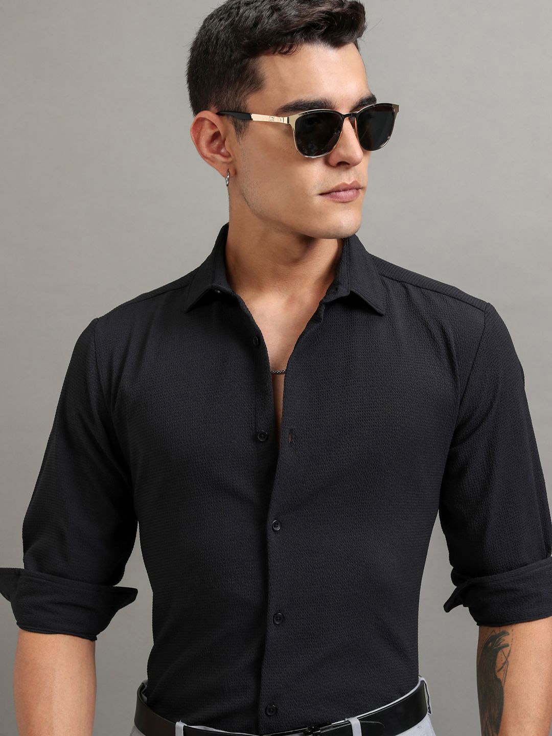 

HIGHLANDER Men Popcorn Textured Solid Mui Occasion Shirt, Black