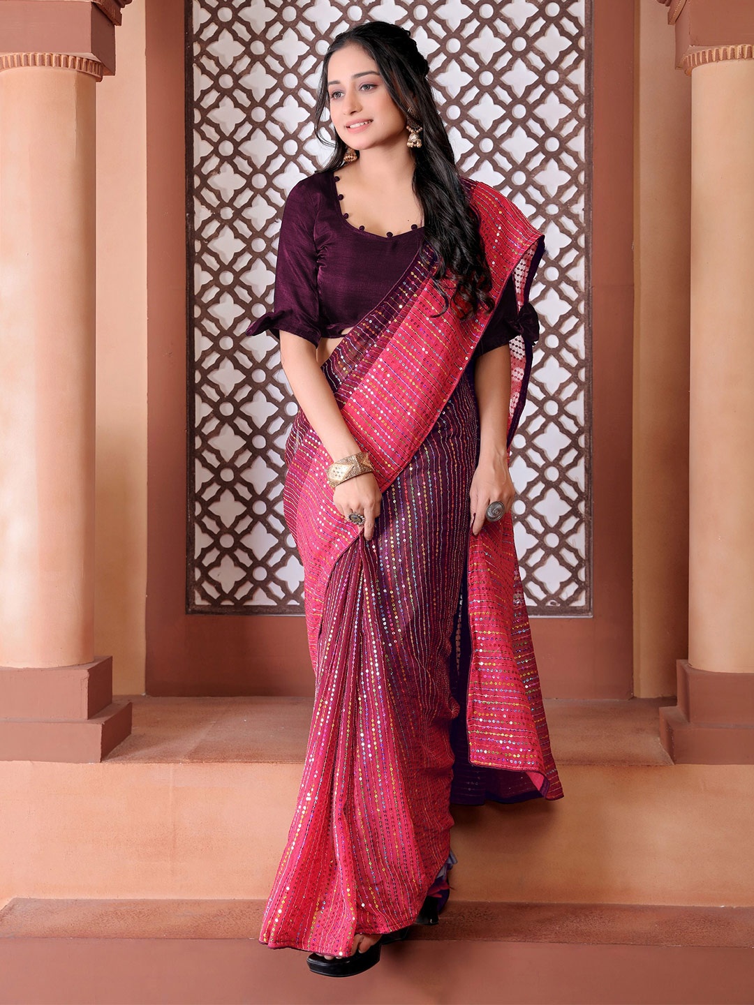 

BYUTIFY Embellished Sequinned Pure Georgette Saree, Rose gold