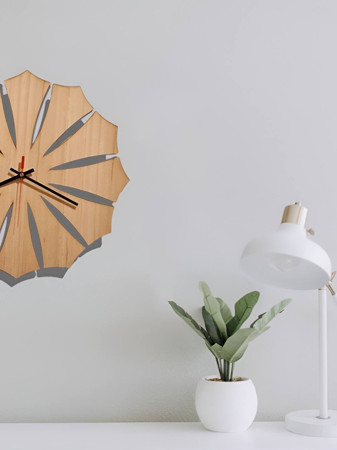 

QEZNEF Beige & Black Textured Floral Analogue Wooden Wall Clock
