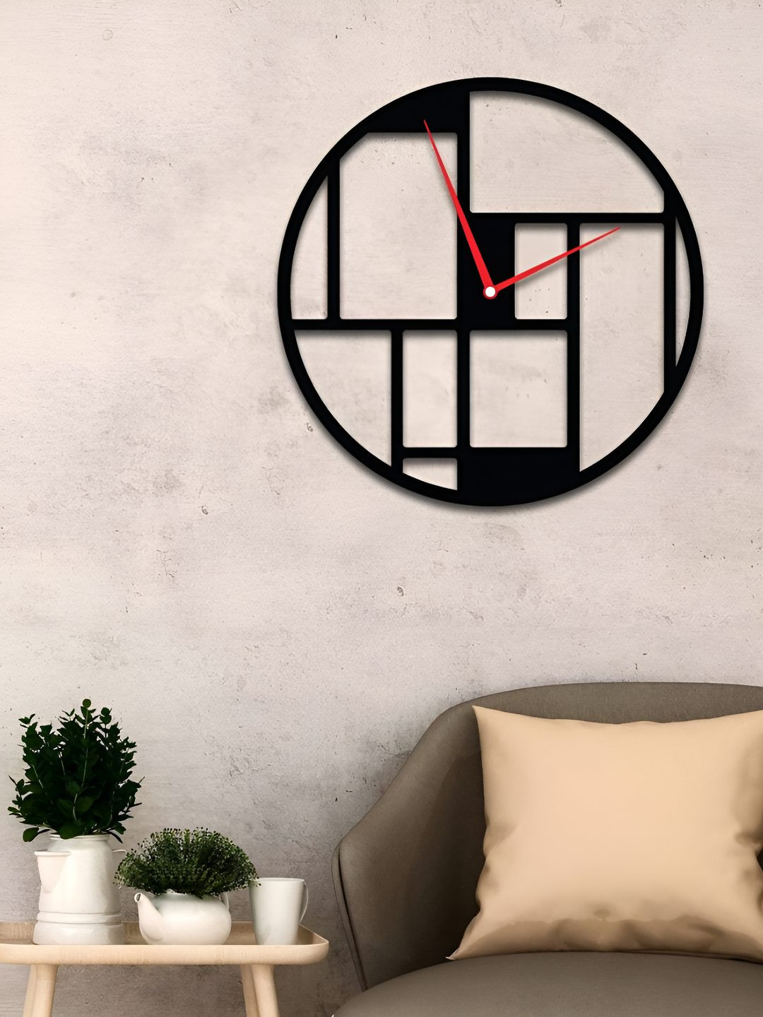 

QEZNEF Black Round Shaped Contemporary Analogue Wooden Wall Clock