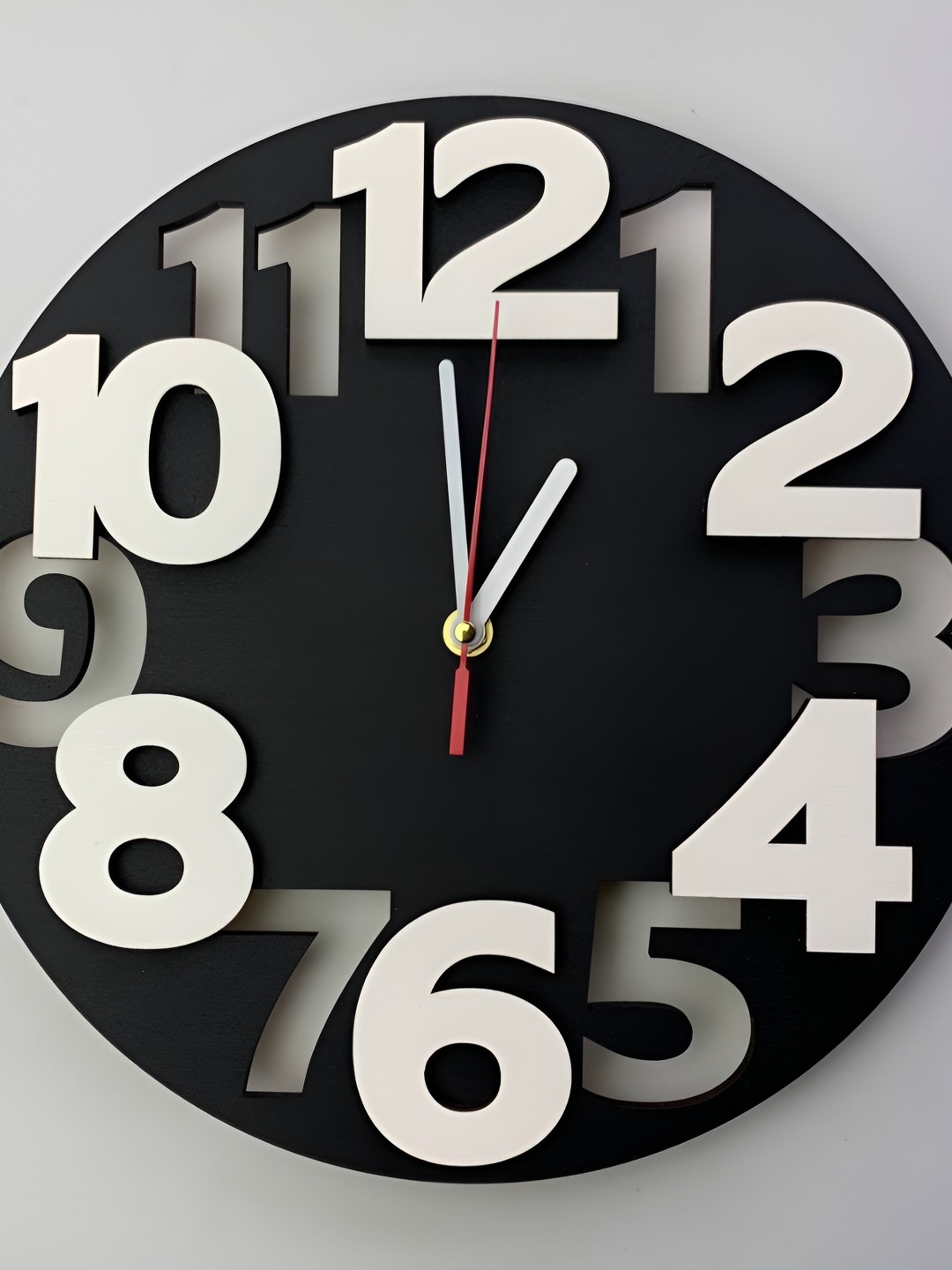 

QEZNEF White & Black Round Shaped Contemporary Analogue Wooden Wall Clock