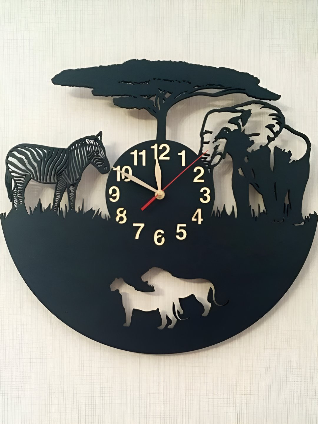 

QEZNEF Black Round Shaped Wooden Contemporary Wall Clock