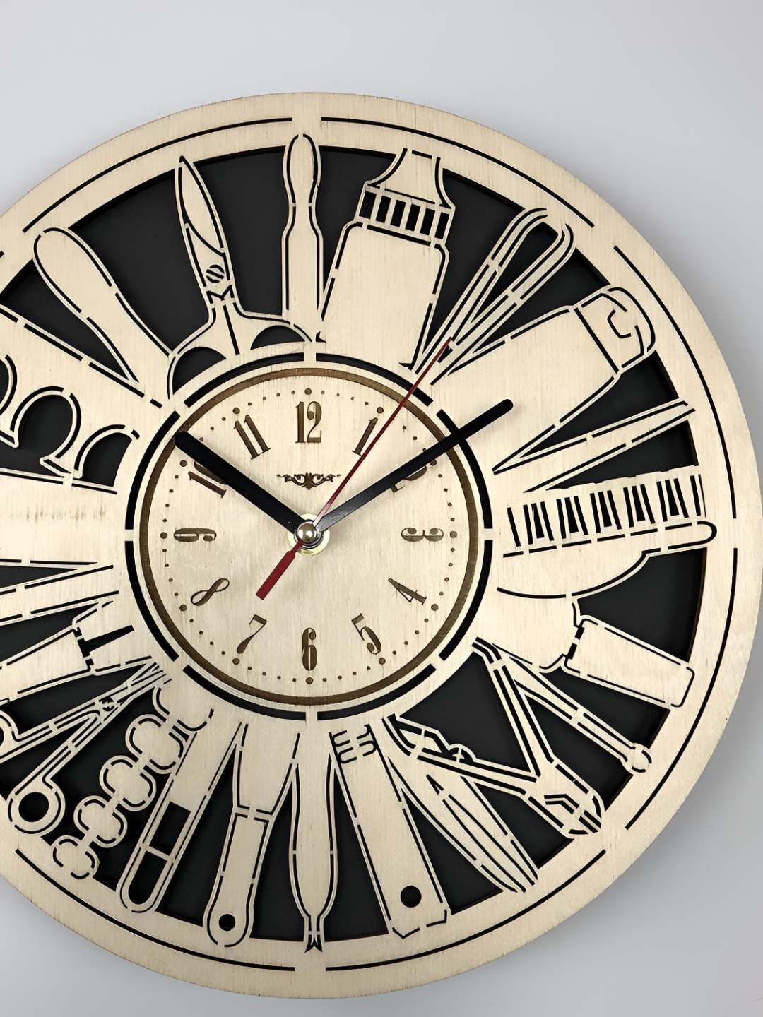 

QEZNEF Beige Round Shaped Contemporary Analogue Wooden Wall Clock
