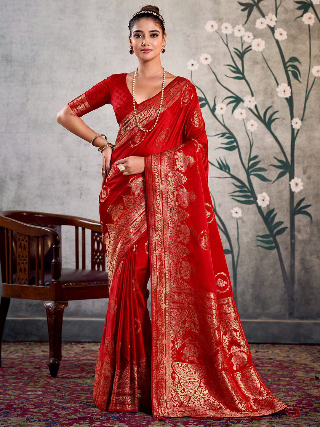 

KAYOMMI Ethnic Motifs Woven Design Zari Satin Saree, Red