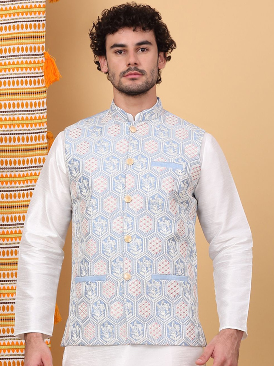 

KRAFT INDIA LUXE Men Embroidered Woven Nehru Jackets, Blue