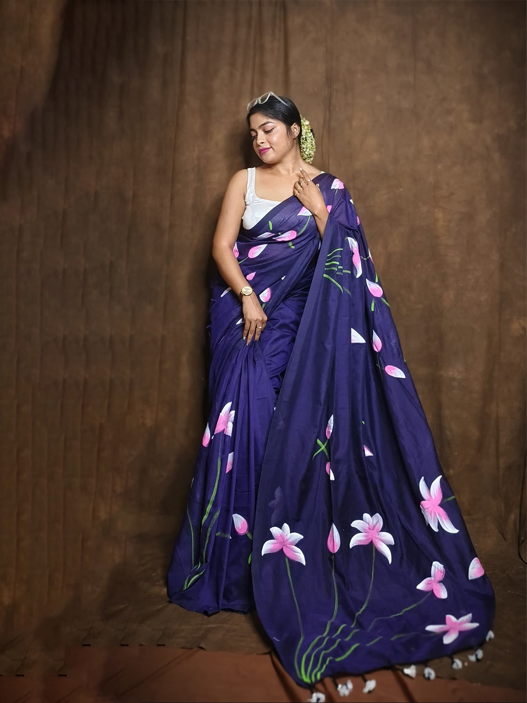 

Ruuprekha Floral Printed Pure Cotton Khadi Saree, Navy blue