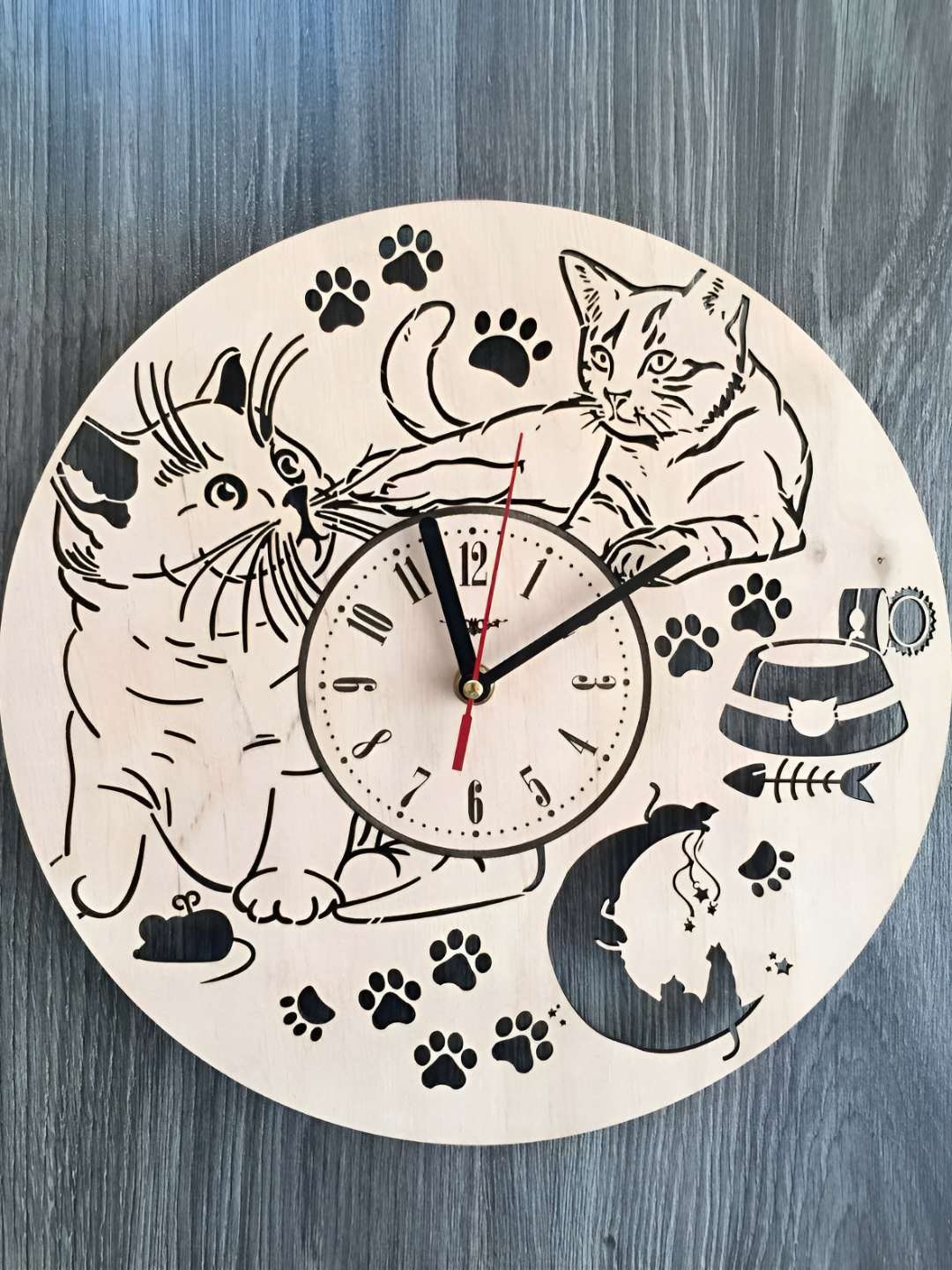 

QEZNEF Beige & Black Printed Contemporary Wooden Analogue Wall Clock