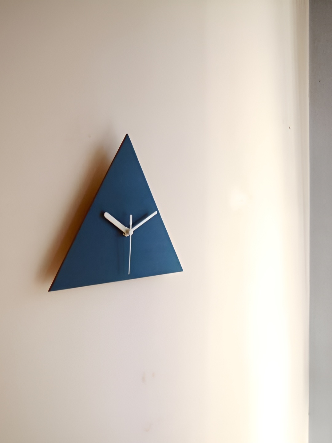 

QEZNEF Green Geometric Shaped Wooden Contemporary Wall Clock