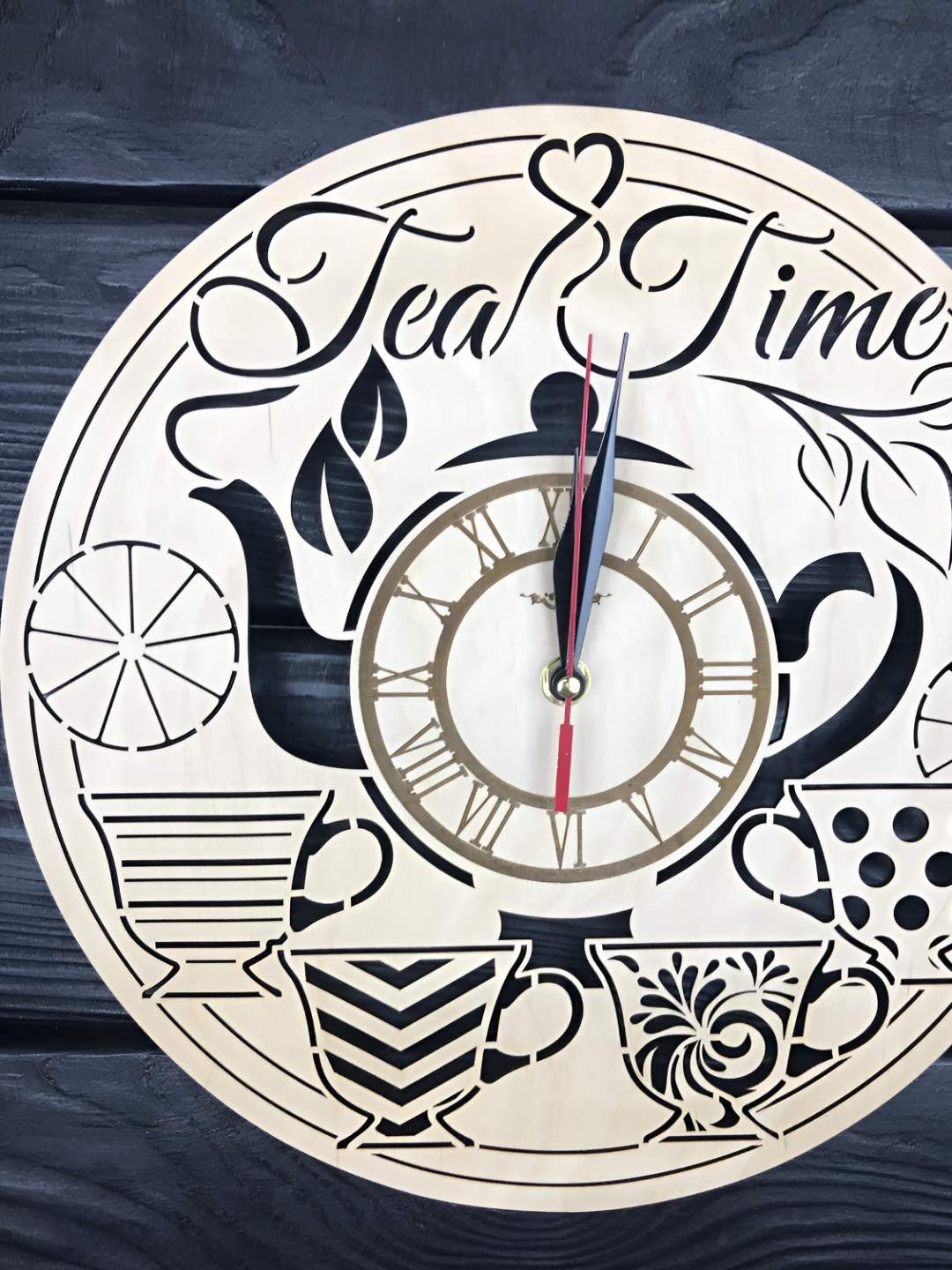 

QEZNEF Beige & Black Kettle Textured Contemporary Round Shaped Wooden Wall Clock