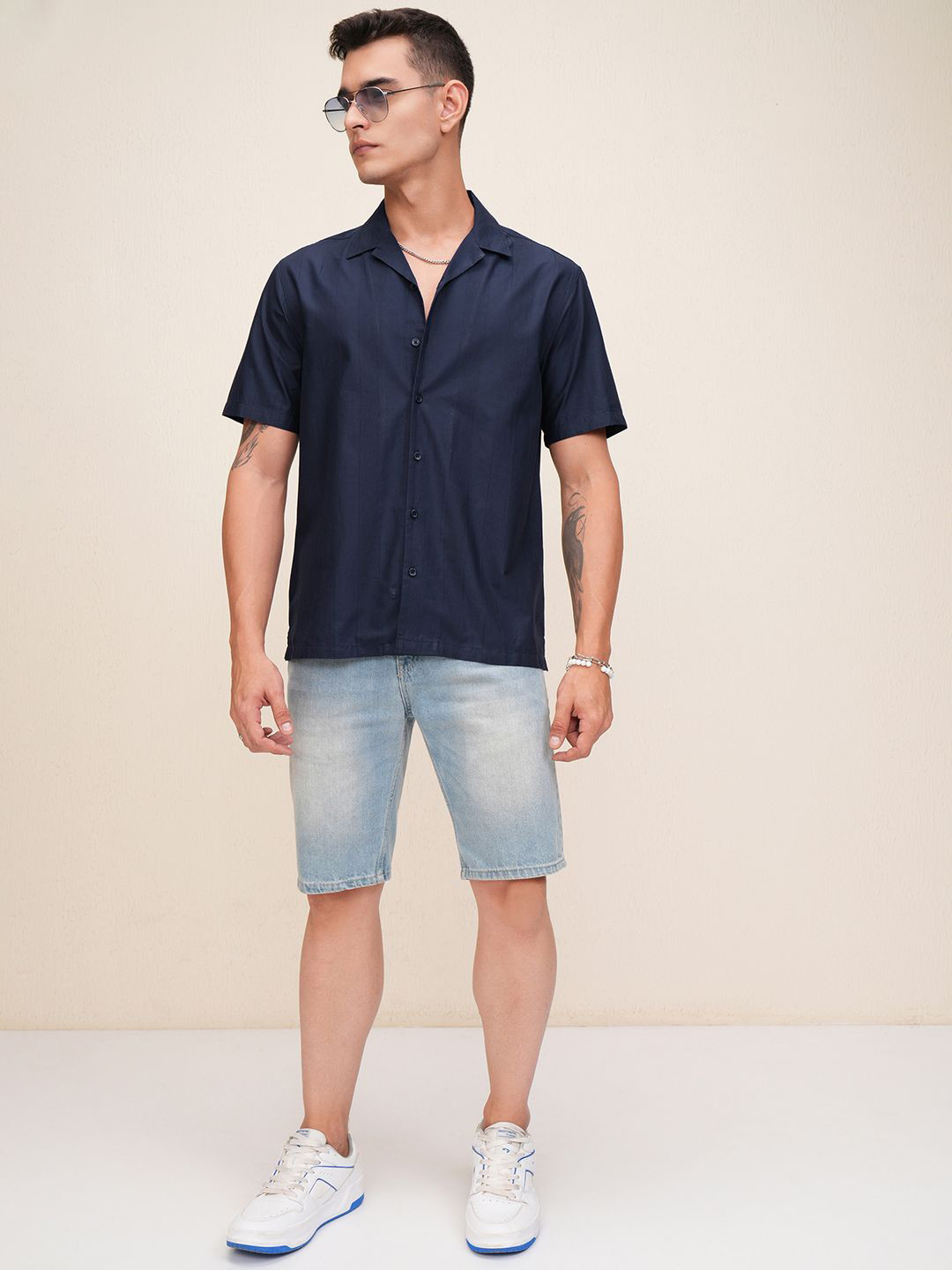 

HIGHLANDER Men Dobby Textured Cuban Collar Relaxed Shirt, Navy blue