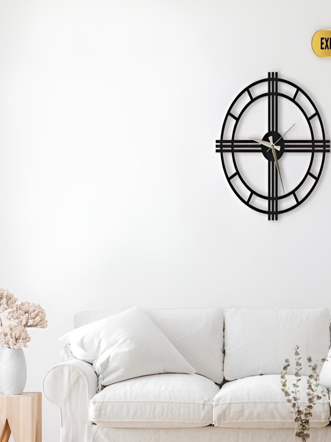 

QEZNEF Black & Off White Analogue Contemporary Round Shaped Wooden Wall Clock