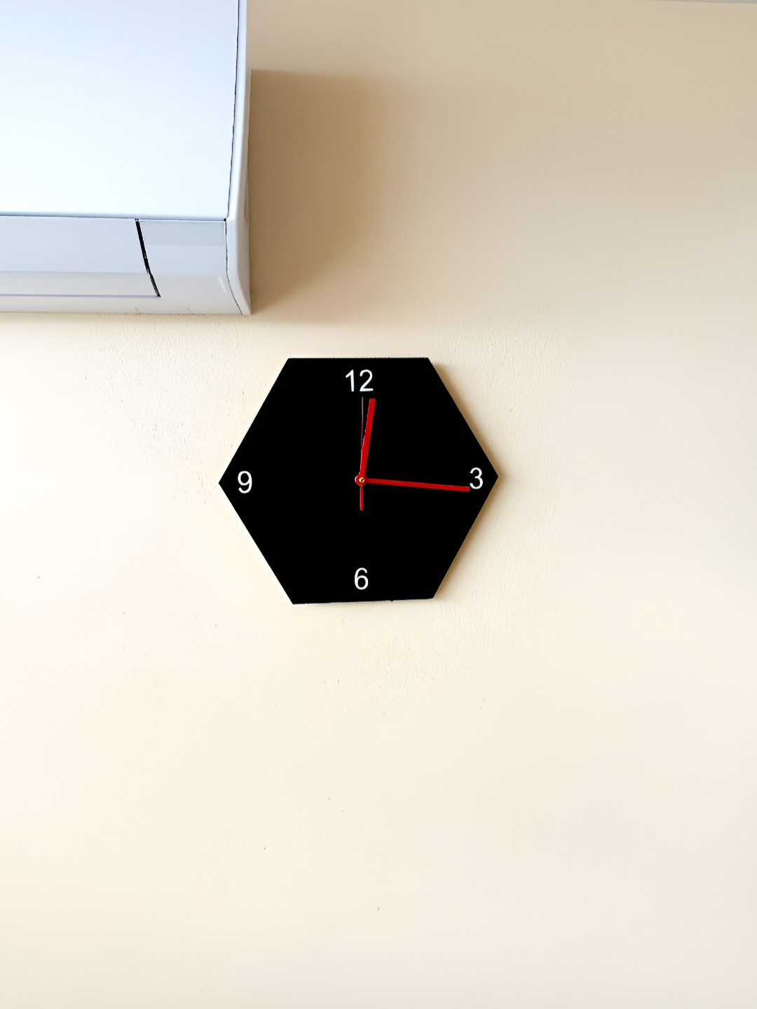 

QEZNEF Black & Red Geometric Wooden Analogue Contemporary Wall Clock