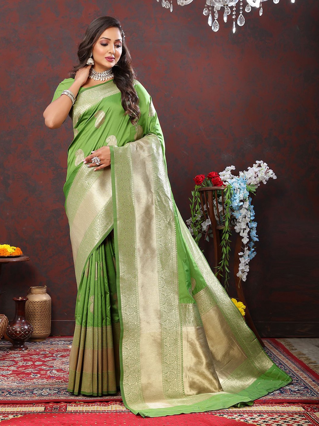 

NIWAA Woven Design Zari Kanjeevaram Saree, Green