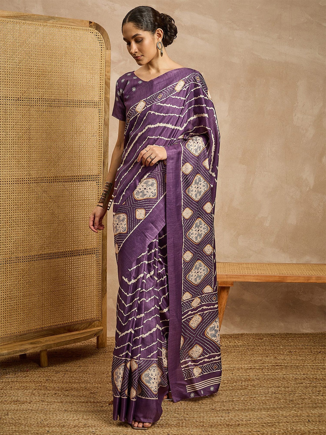 

all about you Geometric Printed Saree With Unstitched Blouse, Purple