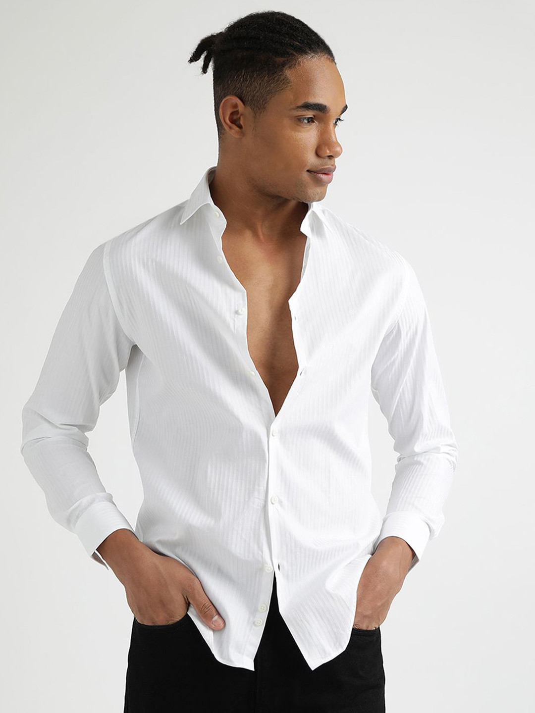 

Calvin Klein Jeans Men Spread Collar Textured Cotton Casual Shirt, White