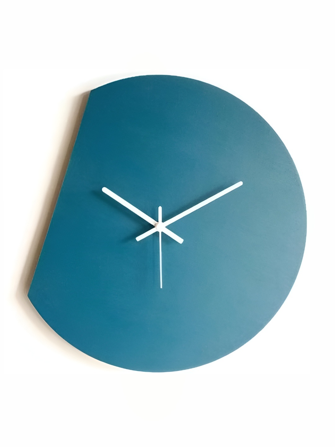 

QEZNEF Blue & White Contemporary Abstract Shaped Wooden Wall Clock