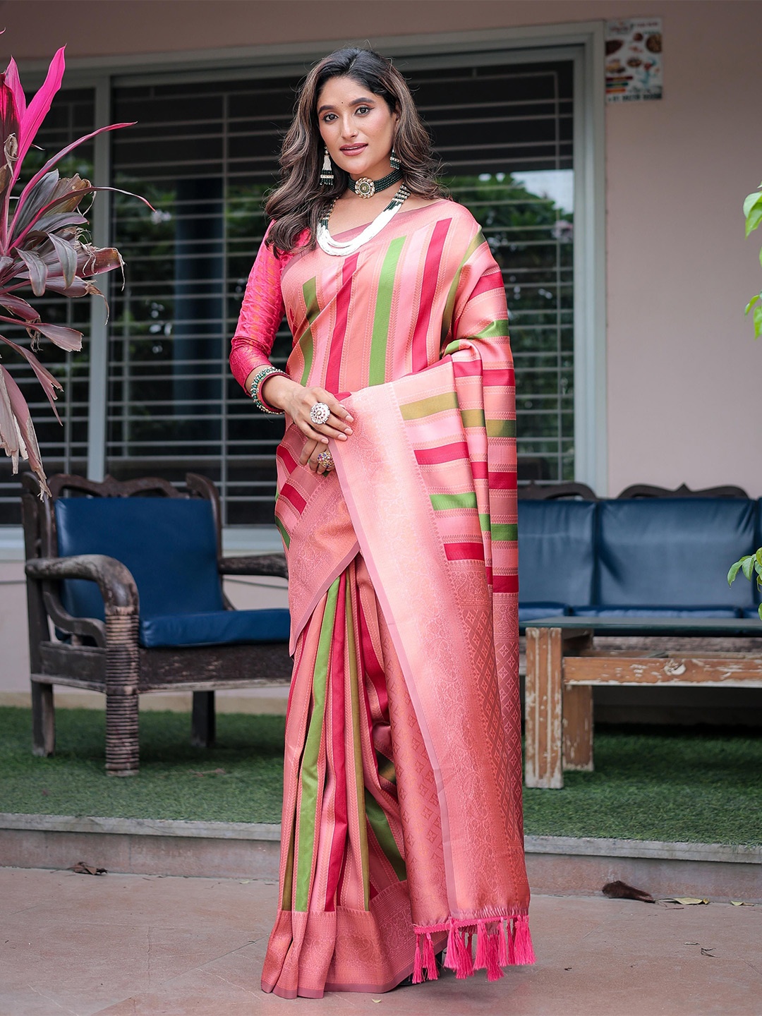 

Mitera Woven Design Zari Kanjeevaram Saree, Pink