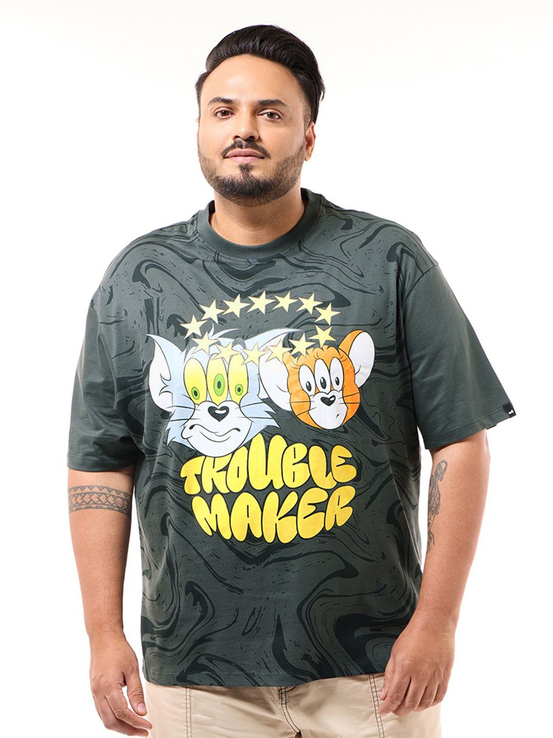 

Bewakoof Plus Men Graphic Printed Round Neck Pure Cotton Oversized T-shirt, Grey