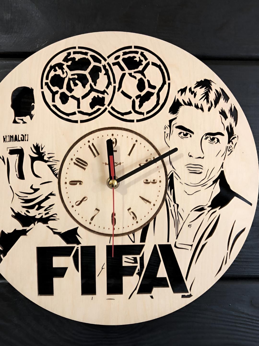 

QEZNEF Beige and Black Wooden Textured Analogue Contemporary Wall Clock